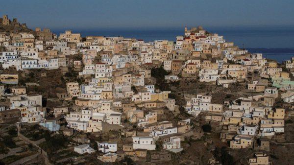 Από οικόπεδα …χωράφια: Χάος για χιλιάδες μικροϊδιοκτήτες που χάνουν το δικαίωμα δόμησης σε οικισμούς
