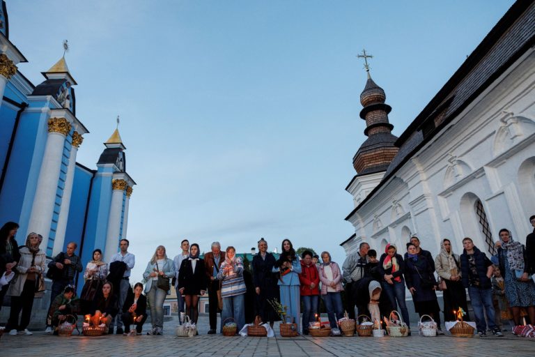 Ουκρανία: Πιο κοντά ή πιο μακριά η εκεχειρία μετά την κατάπαυση πυρός των 30 ωρών;