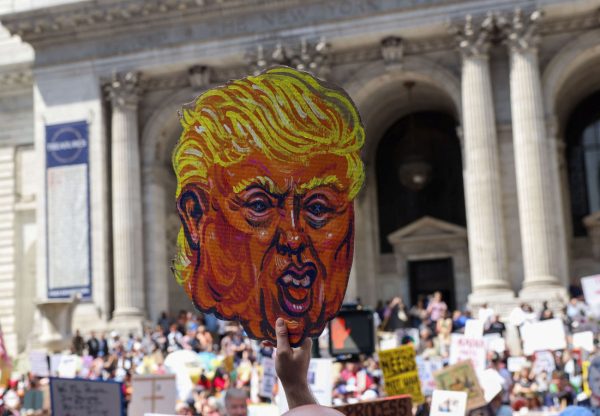 ΗΠΑ: Μαζικές διαδηλώσεις σε όλη τη χώρα κατά της κυβέρνησης Τραμπ – «Ντροπή!» φώναζε ο κόσμος