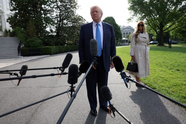 Τραμπ: Ο Ζελένσκι έχει αργήσει τρεις εβδομάδες να υπογράψει τη συμφωνία για τα ορυκτά