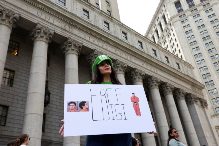 «Είναι πολιτικός κρατούμενος» – Ο Μαντζιόνε δηλώνει αθώος στο δικαστήριο ενώ απειλείται με θανατική ποινή