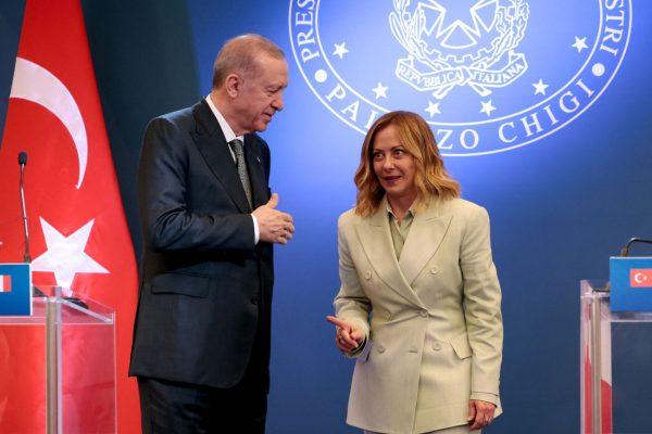 Μελόνι και Ερντογάν ενισχύουν τις σχέσεις τους στην αμυντική βιομηχανία και την ενέργεια