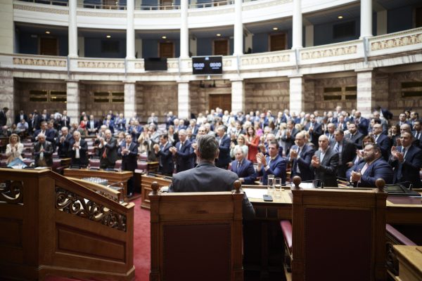 «Γαλάζια» καρφιά στη διάρκεια της ΚΟ: Δεν υπάρχουν πληβείοι και πατρίκιοι της ΝΔ – Νέα ερώτηση 11 βουλευτών