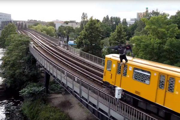 Βερολίνο: Δύο νεαροί «train surfers» έχασαν τη ζωή τους