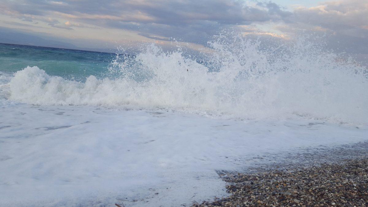 ΕΜΥ: Παραμένει το απαγορευτικό απόπλου για πολλές περιοχές – Οι άνεμοι φτάνουν έως 8 με 9 μποφόρ