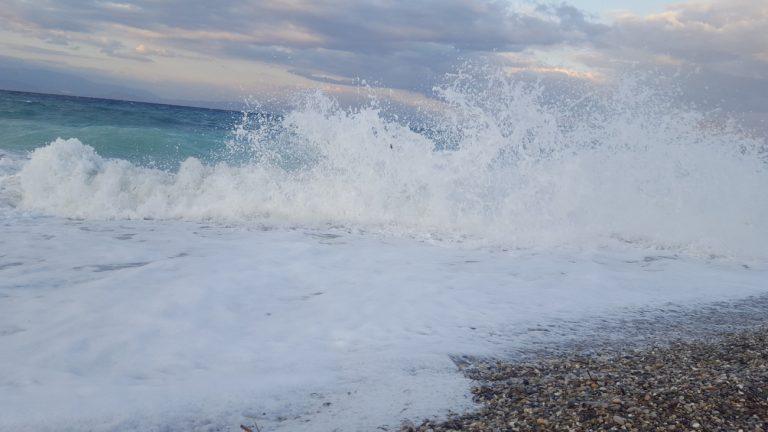 ΕΜΥ: Παραμένει το απαγορευτικό απόπλου για πολλές περιοχές – Οι άνεμοι φτάνουν έως 8 με 9 μποφόρ