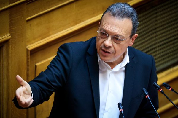 Βουλή-Τριαντόπουλος: Αποχώρησε ο ΣΥΡΙΖΑ από την συζήτηση – Εκρηκτικό το κλίμα