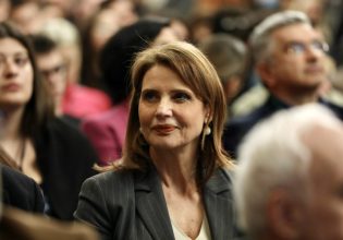 ΠΑΣΟΚ: Στην Επιτροπή Δεοντολογίας παραπέμπεται η Μπατζελή για προσβολή κατά του προέδρου