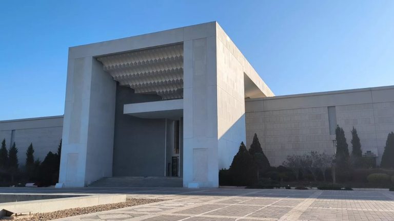 Για πρώτη φορά στην Συρία, μετά την πτώση Άσαντ, επίσκεψη μέλους του κόμματος Τραμπ – Συναντήθηκε με τον αλ Σάρα