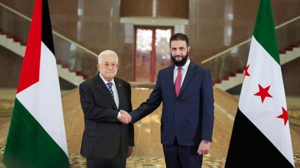 Συρία: Ο Παλαιστίνιος πρόεδρος στη Δαμασκό μετά από 16 χρόνια