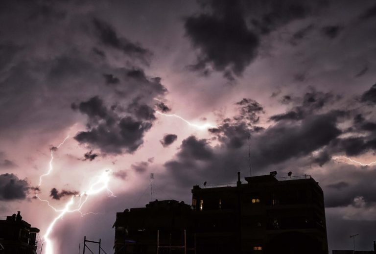 Πάνω από 4.000 κεραυνοί έπεσαν το Σάββατο – Πού έπεσε η περισσότερη βροχή