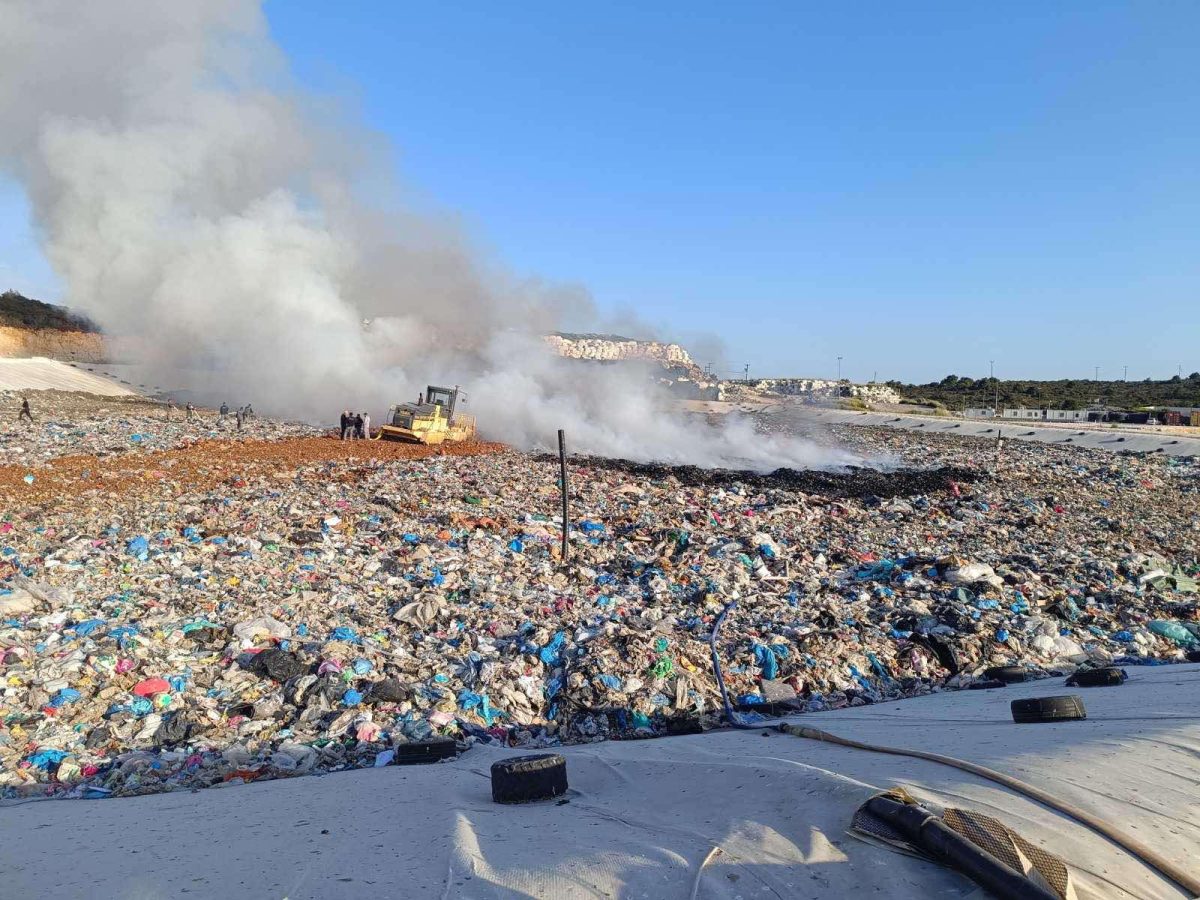 Φωτιά σε ΧΥΤΑ στη Ζάκυνθο – Ήχησε το 112