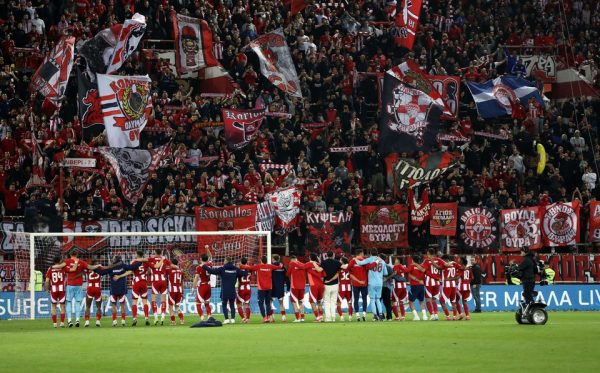 Ολυμπιακός: Αγκαλιά με το πρωτάθλημα και το… Champions League (pics)