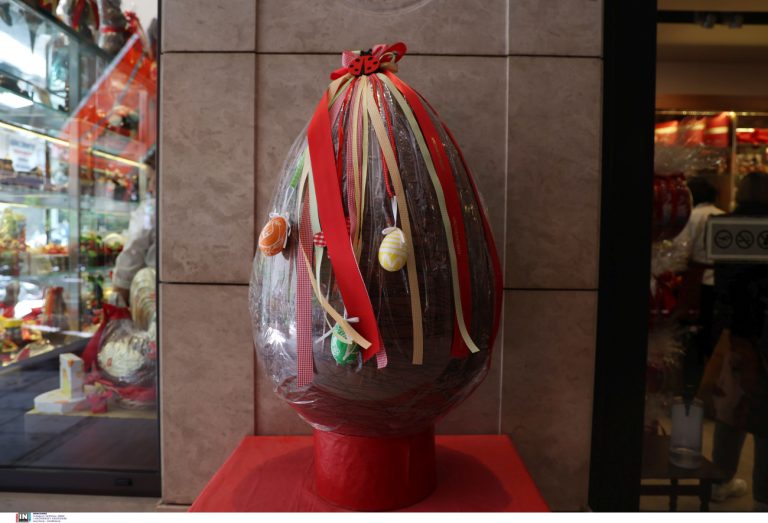 Εορταστικό ωράριο για Πάσχα: Ανοικτά την Κυριακή τα καταστήματα