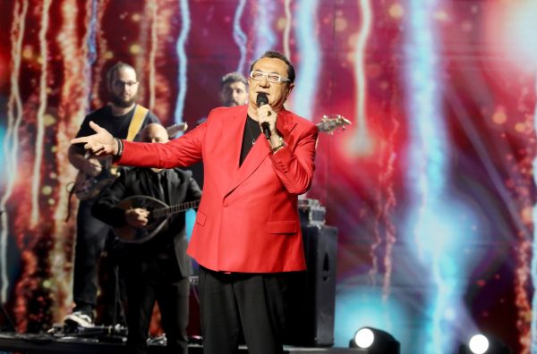 Λευτέρης Πανταζής: Στη Μύκονο για διακοπές και live εμφάνιση ο αγαπημένος τραγουδιστής