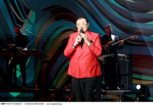 Λευτέρης Πανταζής: «Στα παιδικά μου χρόνια με περιέπαιζαν επειδή δεν ήξερα Ελληνικά»