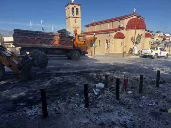 Δήμος Ηρακλείου: Εκτεταμένες φθορές σε δρόμους έξω από τις εκκλησίες