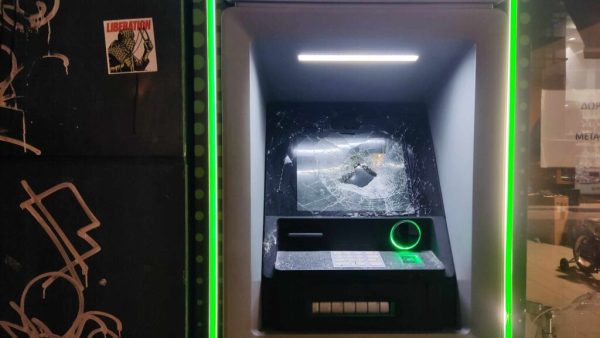 Ηράκλειο: Επεισόδια στην πορεία αντιεξουσιαστών μετά την εκκένωση της κατάληψης «Ευαγγελισμός»