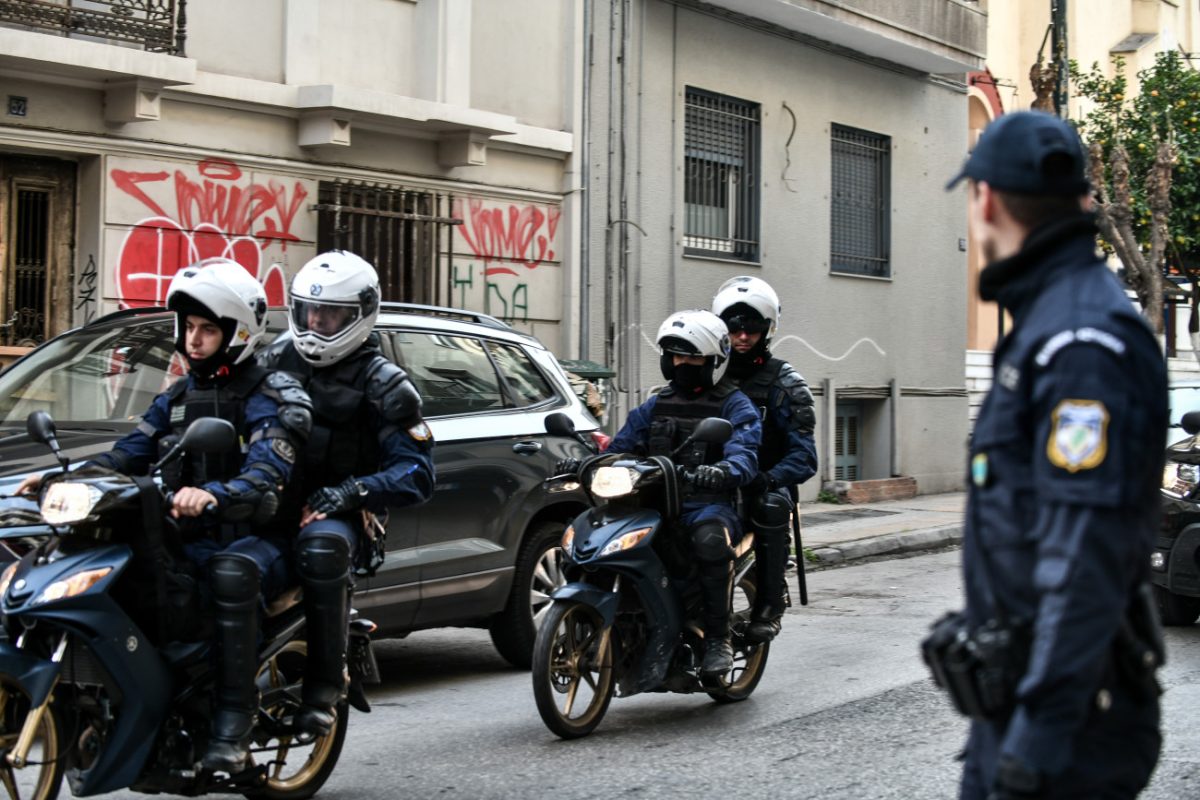 ΕΛ.ΑΣ: Επιχείρηση εκκένωσης κατάληψης στα Εξάρχεια