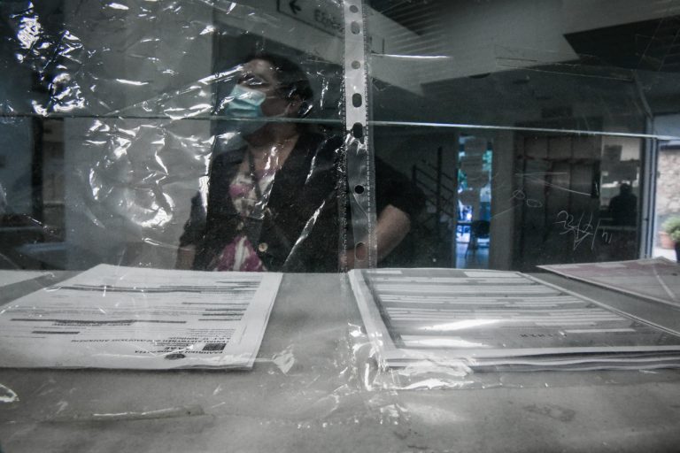 Τέλος χρόνου για 1,5 εκατ. μισθωτούς και συνταξιούχους