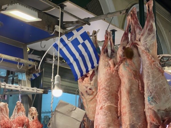 Πάσχα: Τα τελευταία ψώνια για το εορταστικό τραπέζι – Στα καταστήματα οι καταναλωτές και το Μ. Σάββατο