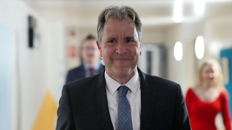 Συνελήφθη βουλευτής μετά από καταγγελίες για βιασμό και σεξουαλική κακοποίηση παιδιών