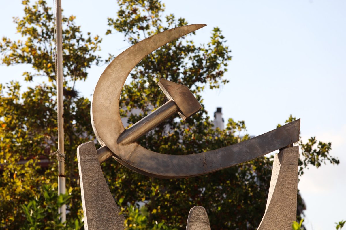 ΚΚΕ: Ο Μητσοτάκης σπεύδει πάλι να βγάλει τελεσίδικες αποφάσεις για το έγκλημα των Τεμπών