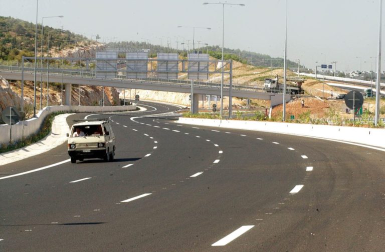 Συνελήφθη 20χρονος που έτρεχε με 200 χλμ στη περιφερειακή Υμηττού