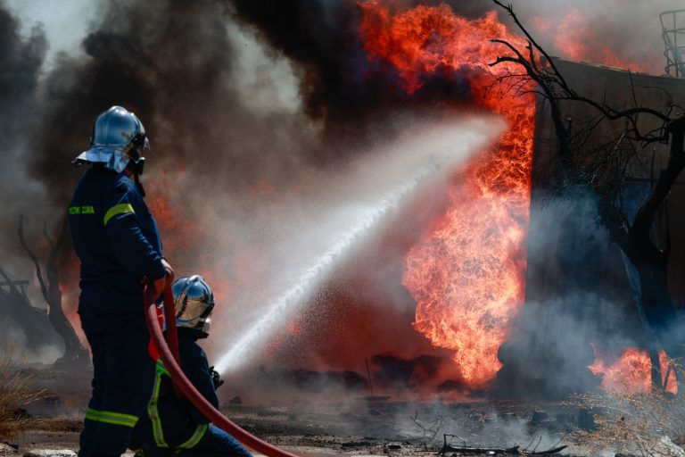 Κως: Φωτιά σε τέσσερα οχήματα που βρίσκονταν σε οικόπεδο