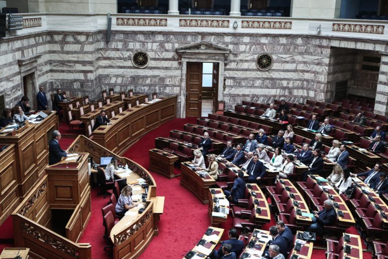 ΣΥΡΙΖΑ: Ερώτηση στη Βουλή για τη βελτίωση των διαδικασιών χορήγησης της ελληνικής ιθαγένειας