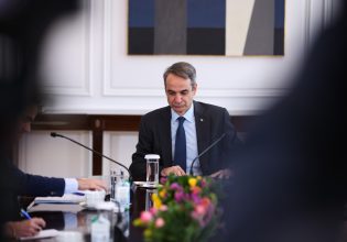 Μαξίμου: Διακυβέρνηση δύο ταχυτήτων