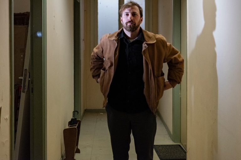 Από το σκέιτ και τη νομική στις Κάννες και τον Γουίλεμ Νταφό: Ο Έβαν Μαραγκουδάκης δεν φοβήθηκε ποτέ το ρίσκο