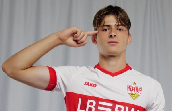 Ματθαίος Τσίγκας: Ποιος είναι ο 17χρονος που έχει μπει στο… κάδρο του Γιοβάνοβιτς – Η τρομερή ιστορία πίσω από το «wonderkid» της Στουτγκάρδης