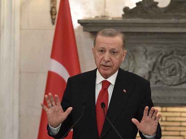 Καραμπεκίρ Ακογιουνλού: «Η Τουρκία τείνει να γίνει απολυταρχία»