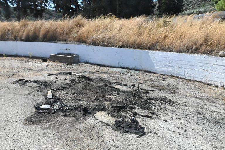 Διασωληνωμένοι δύο 19χρονοι στη Λάρισα – Επέβαιναν σε όχημα που έπιασε φωτιά εν κινήσει