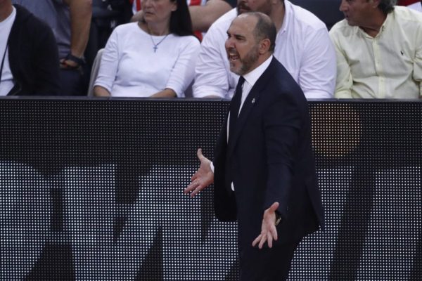 Αποβλήθηκε με δεύτερη τεχνική ποινή ο Τσους Ματέο