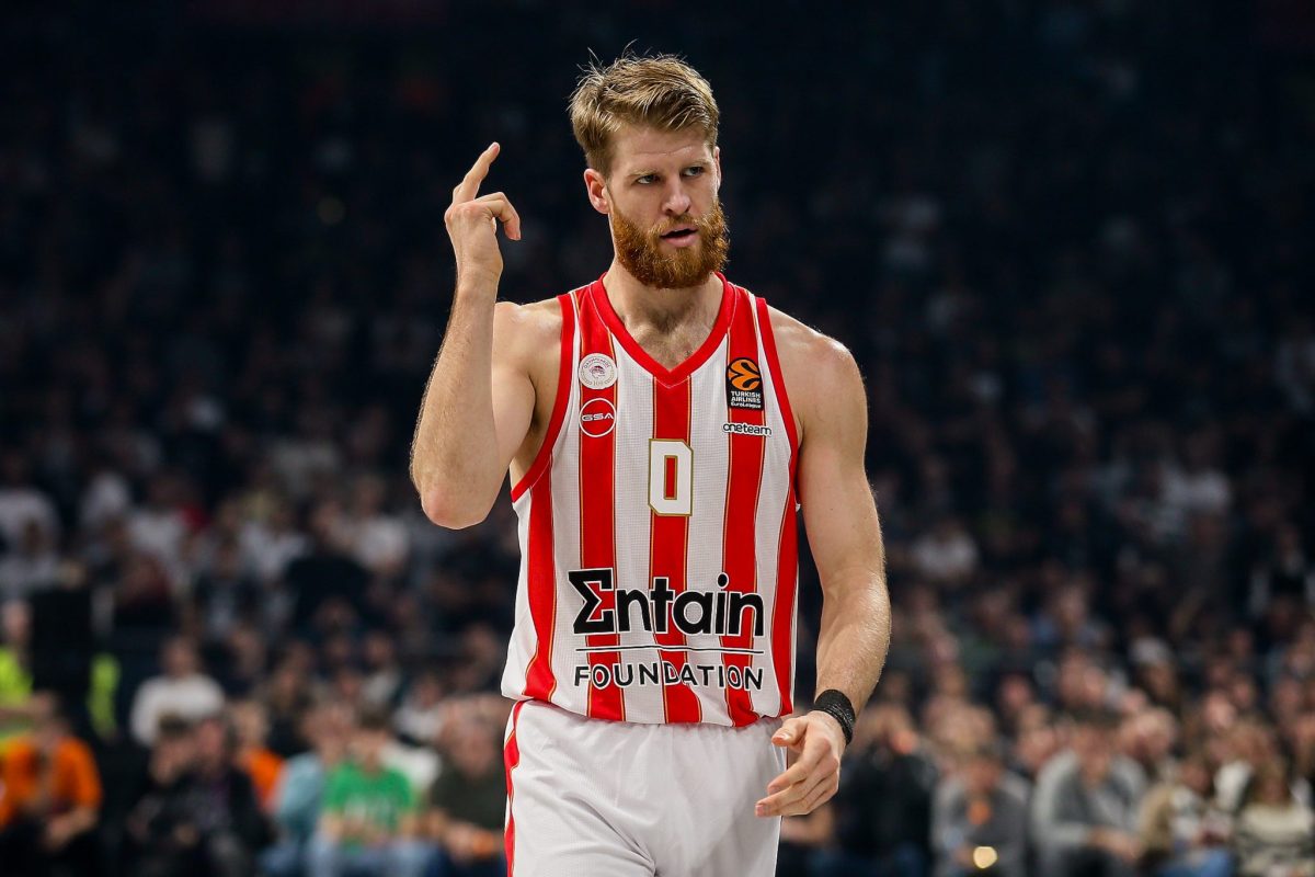 Με Γουόκαπ και Βιλντόζα η 12άδα του Ολυμπιακού