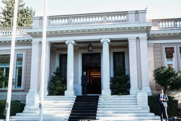 Κυβερνητικές πηγές για ΠΑΣΟΚ: Η κοπτοραπτική του συνεχίζεται