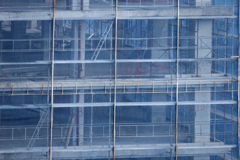 Μπόνους δόμησης: Καθυστερεί η νομοθετική λύση για τις οικοδομικές άδειες