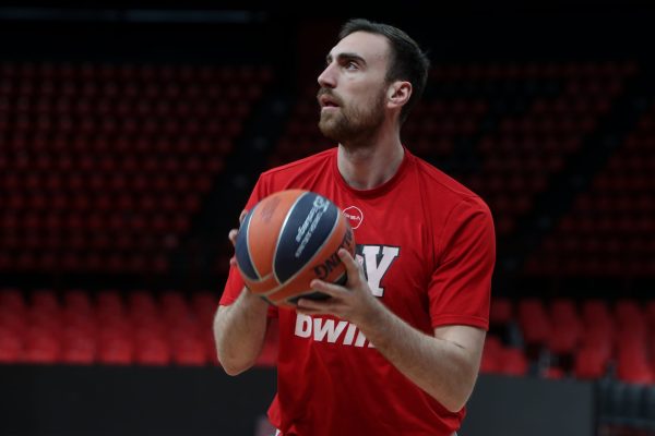 Τι λένε στη Σερβία για την επιστροφή Μιλουτίνοφ – «Ευχάριστα νέα, επιστρέφουν τρεις ακόμη»