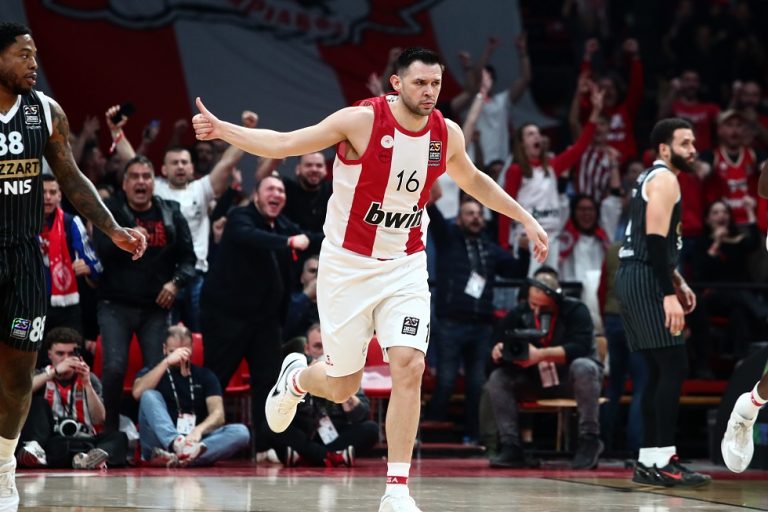 Τα σουτάκια του Έβανς στην προπόνηση του Ολυμπιακού στο Βερολίνο (vid)