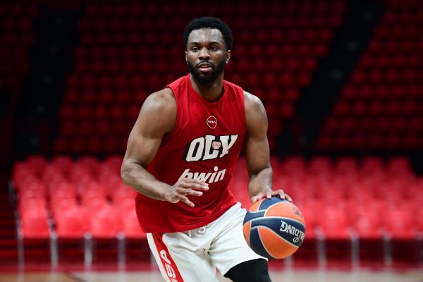 Πλησιάζει το ντεμπούτο του Κίναν Έβανς στον Ολυμπιακό – τι είπε ο Μπαρτζώκας