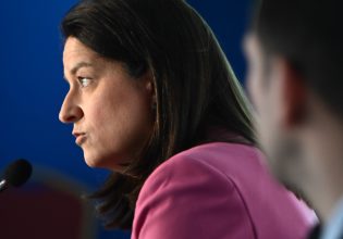 Κατώτατος μισθός: Η Κεραμέως απαντά σε ερωτήματα πολιτών