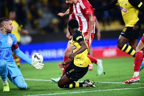 Προβάδισμα για την ΑΕΚ με αυτογκόλ του Κάρμο (1-0, vid)