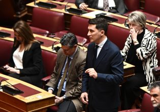 ΠΑΣΟΚ: Ερωτήματα για τη χρηματοδότηση της «Ομάδας Αλήθειας» – «Ένοχη η σιωπή του πρωθυπουργού»