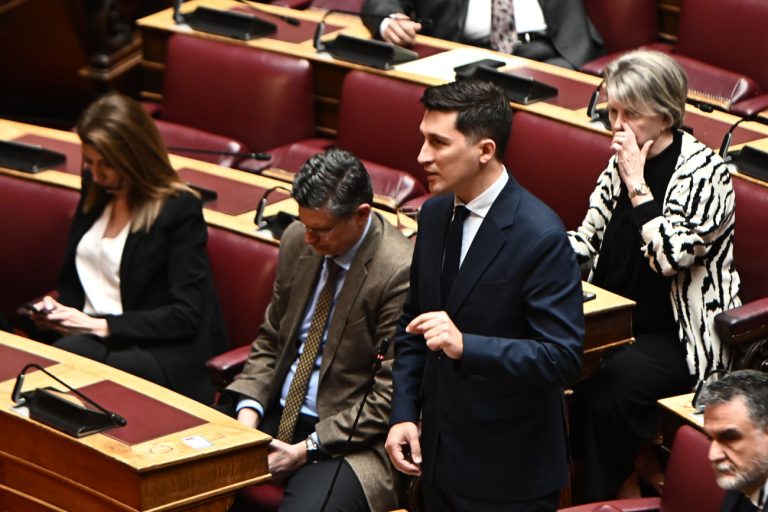 ΠΑΣΟΚ: Ερωτήματα για τη χρηματοδότηση της «Ομάδας Αλήθειας» – «Ένοχη η σιωπή του πρωθυπουργού»