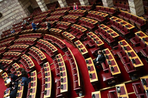 Βουλή: Συζήτηση για τις συνέπειες των δασμών των ΗΠΑ στις αρμόδιες επιτροπές ζητεί ο ΣΥΡΙΖΑ