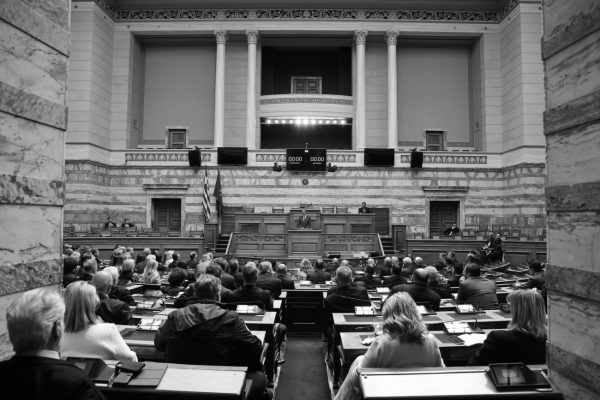 Νέο χτύπημα των «11» βουλευτών της ΝΔ – Ερώτηση στην κυβέρνηση για την ανεργία των 55+