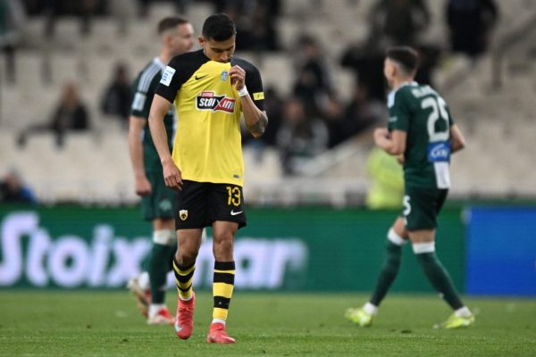 Ο Πινέδα ακολουθεί την ελεύθερη πτώση της ΑΕΚ