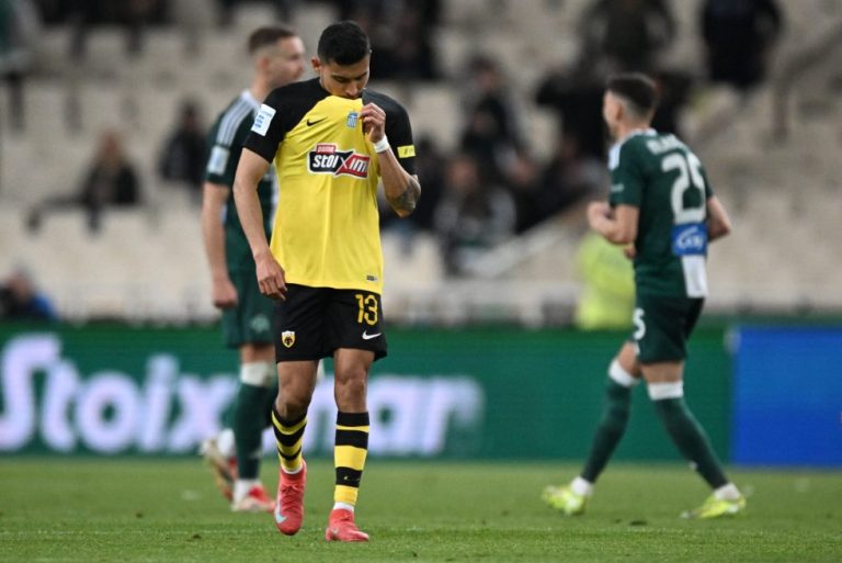 Ο Πινέδα ακολουθεί την ελεύθερη πτώση της ΑΕΚ